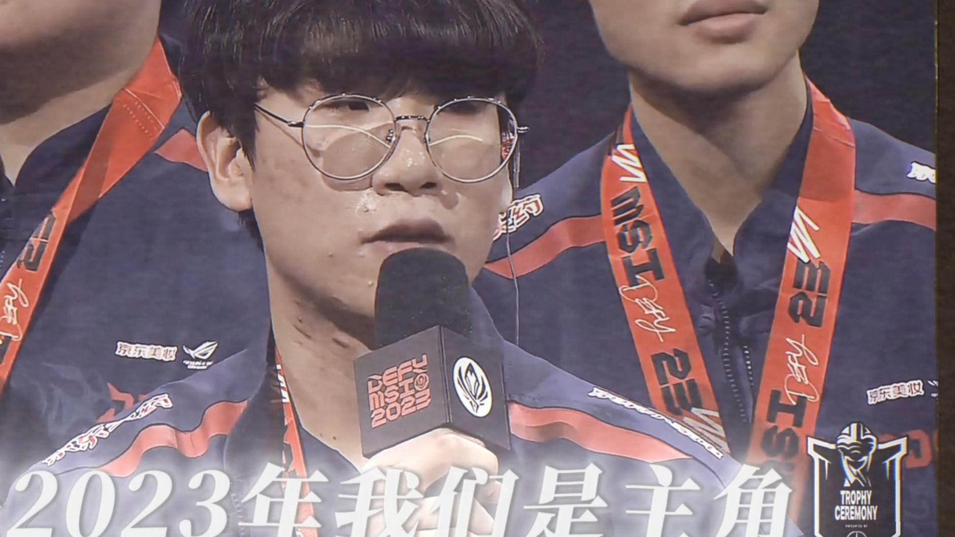 包含Scout与50激战德国队分钟，表现优异胜负难料！，Faker焦点对战赛场气氛高涨的词条